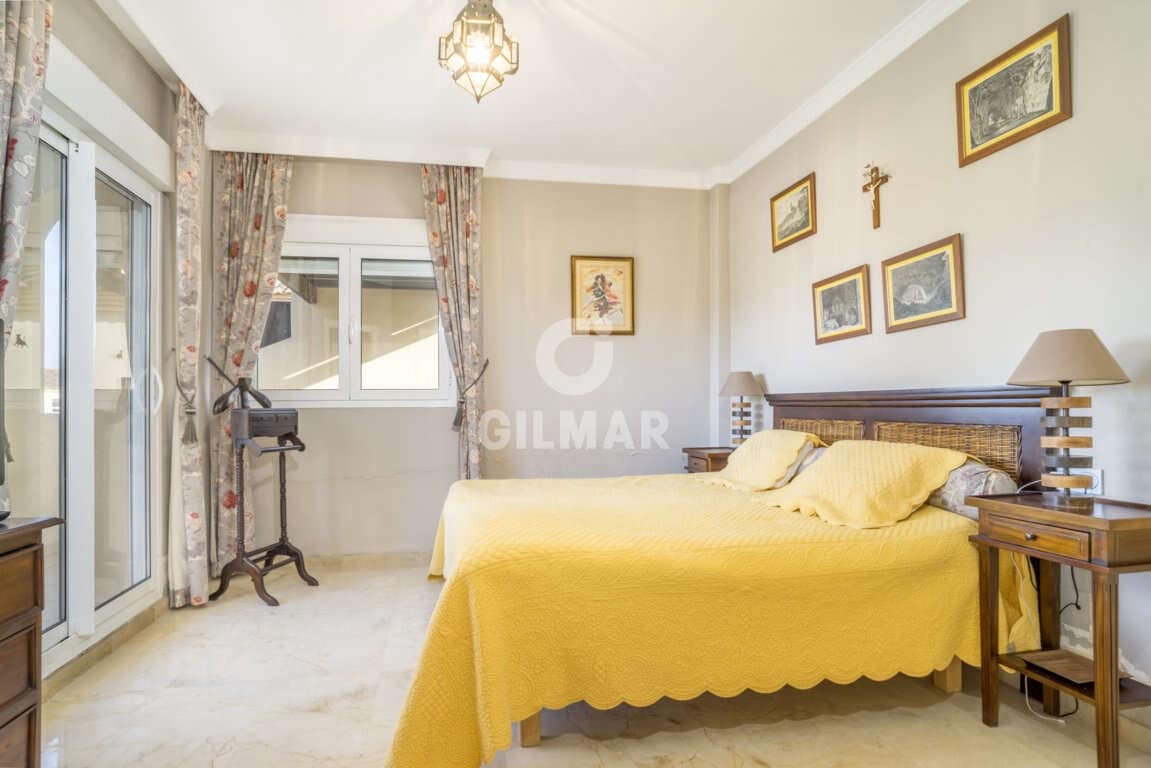 4 sypialnia Penthouse na sprzedaż w San Roque z basenem garażem - 650 000 € (Ref: 9206003)