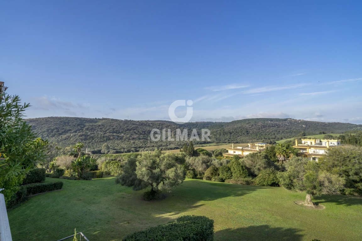 4 sypialnia Penthouse na sprzedaż w San Roque z basenem garażem - 650 000 € (Ref: 9206003)