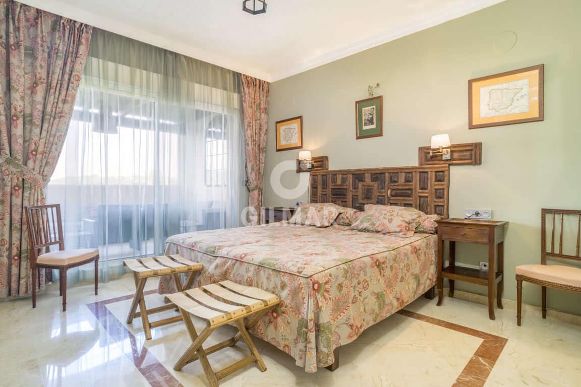 4 sypialnia Penthouse na sprzedaż w San Roque z basenem garażem - 650 000 € (Ref: 9206003)