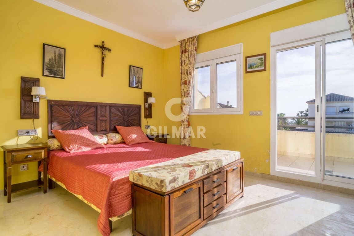 4 sypialnia Penthouse na sprzedaż w San Roque z basenem garażem - 650 000 € (Ref: 9206003)