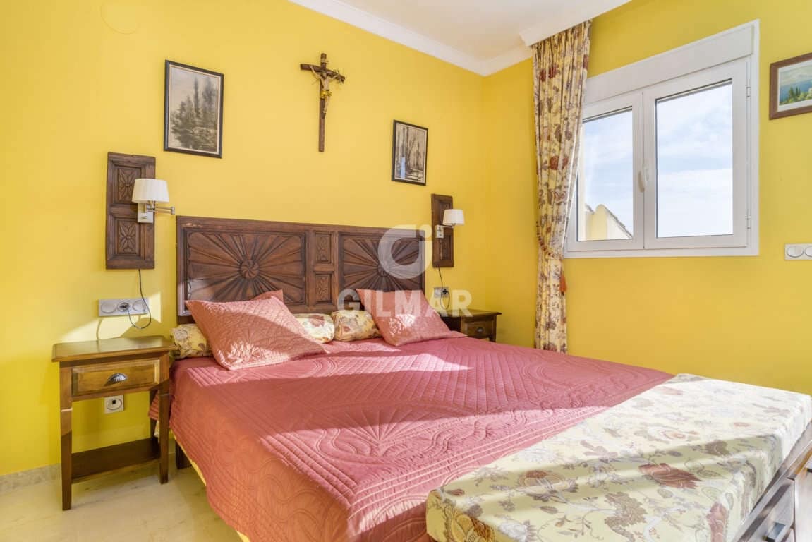 4 sypialnia Penthouse na sprzedaż w San Roque z basenem garażem - 650 000 € (Ref: 9206003)