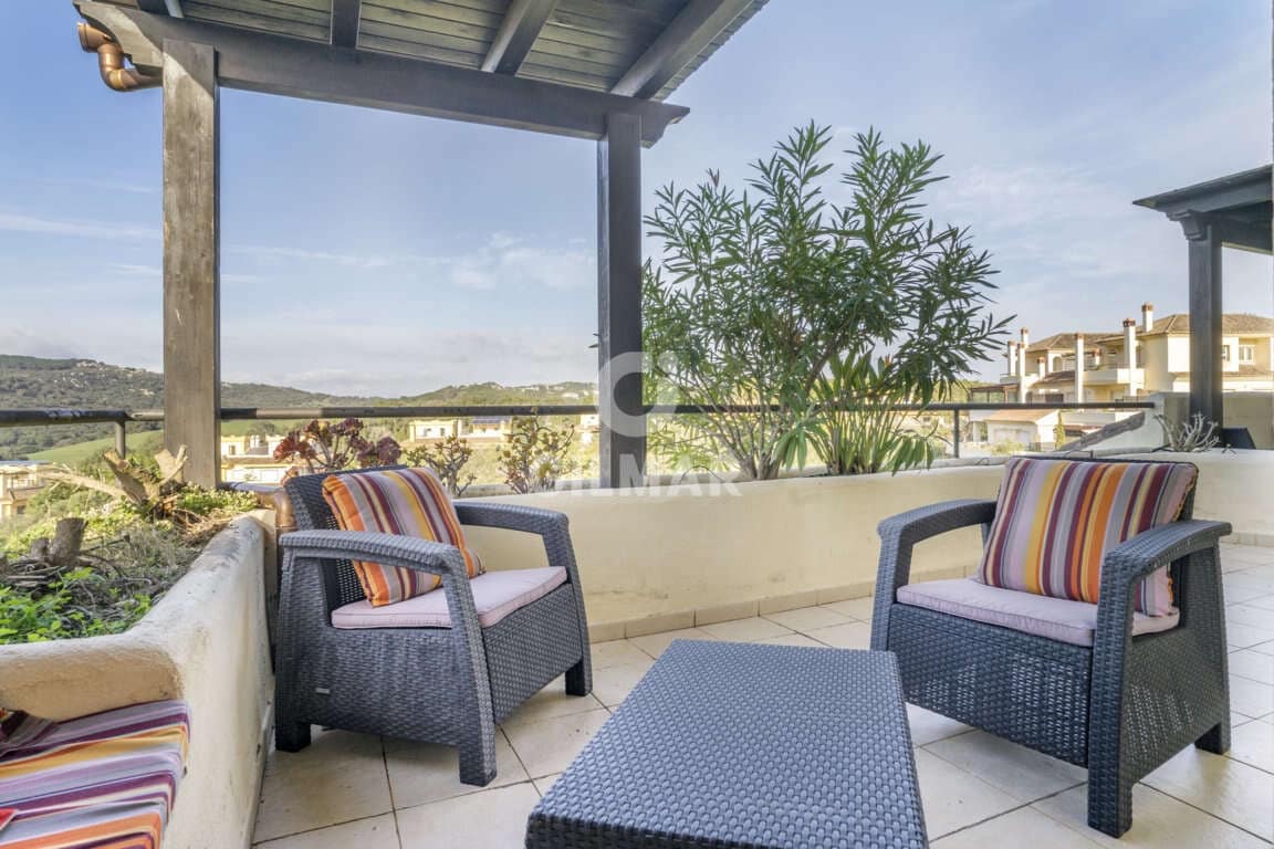 4 sypialnia Penthouse na sprzedaż w San Roque z basenem garażem - 650 000 € (Ref: 9206003)