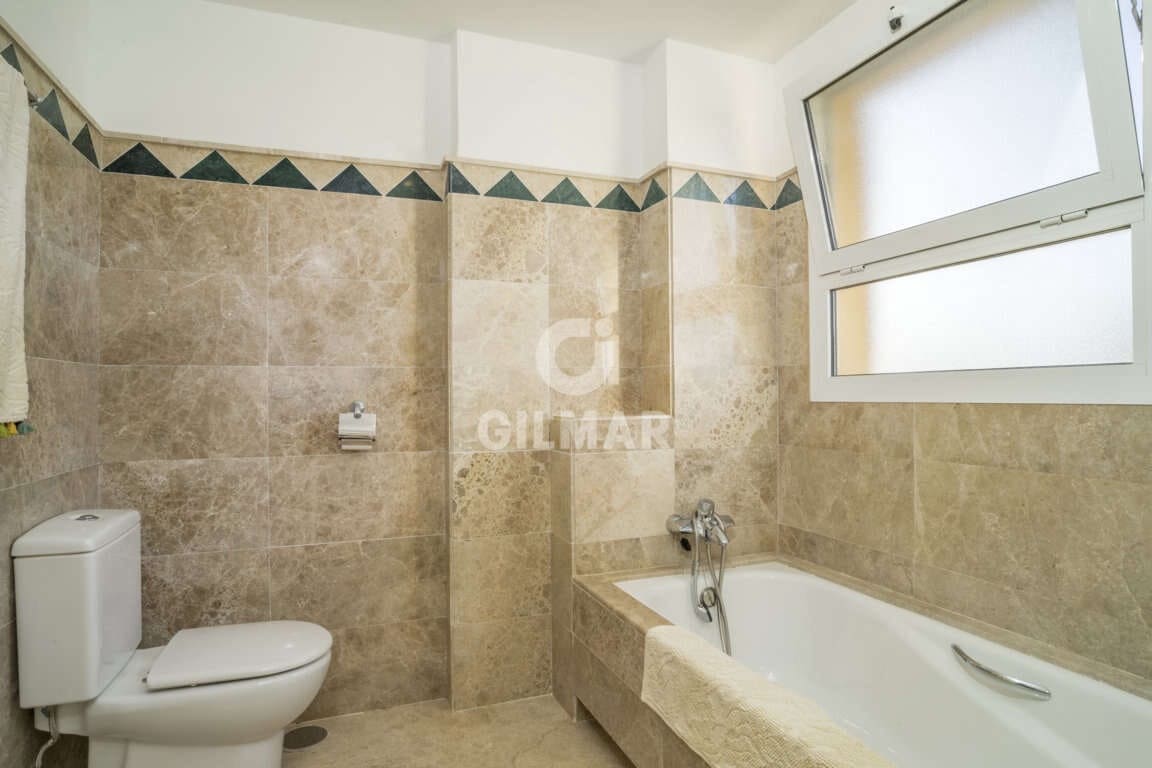 4 sypialnia Penthouse na sprzedaż w San Roque z basenem garażem - 650 000 € (Ref: 9206003)