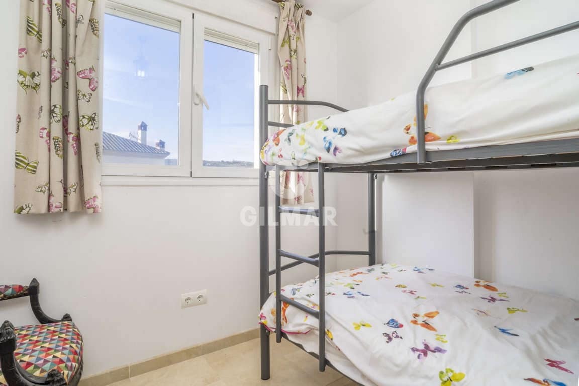 4 sypialnia Penthouse na sprzedaż w San Roque z basenem garażem - 650 000 € (Ref: 9206003)