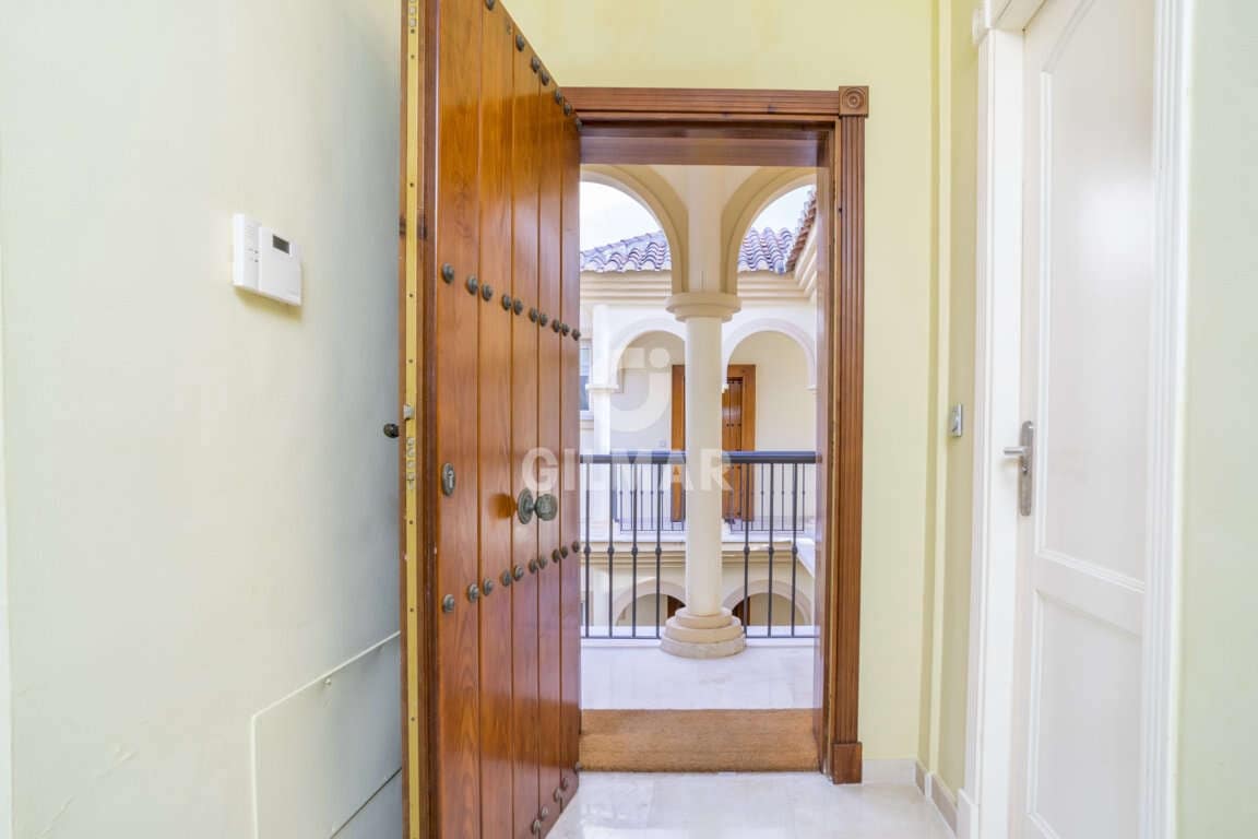 4 sypialnia Penthouse na sprzedaż w San Roque z basenem garażem - 650 000 € (Ref: 9206003)