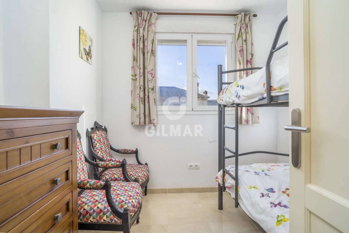 4 sypialnia Penthouse na sprzedaż w San Roque z basenem garażem - 650 000 € (Ref: 9206003)