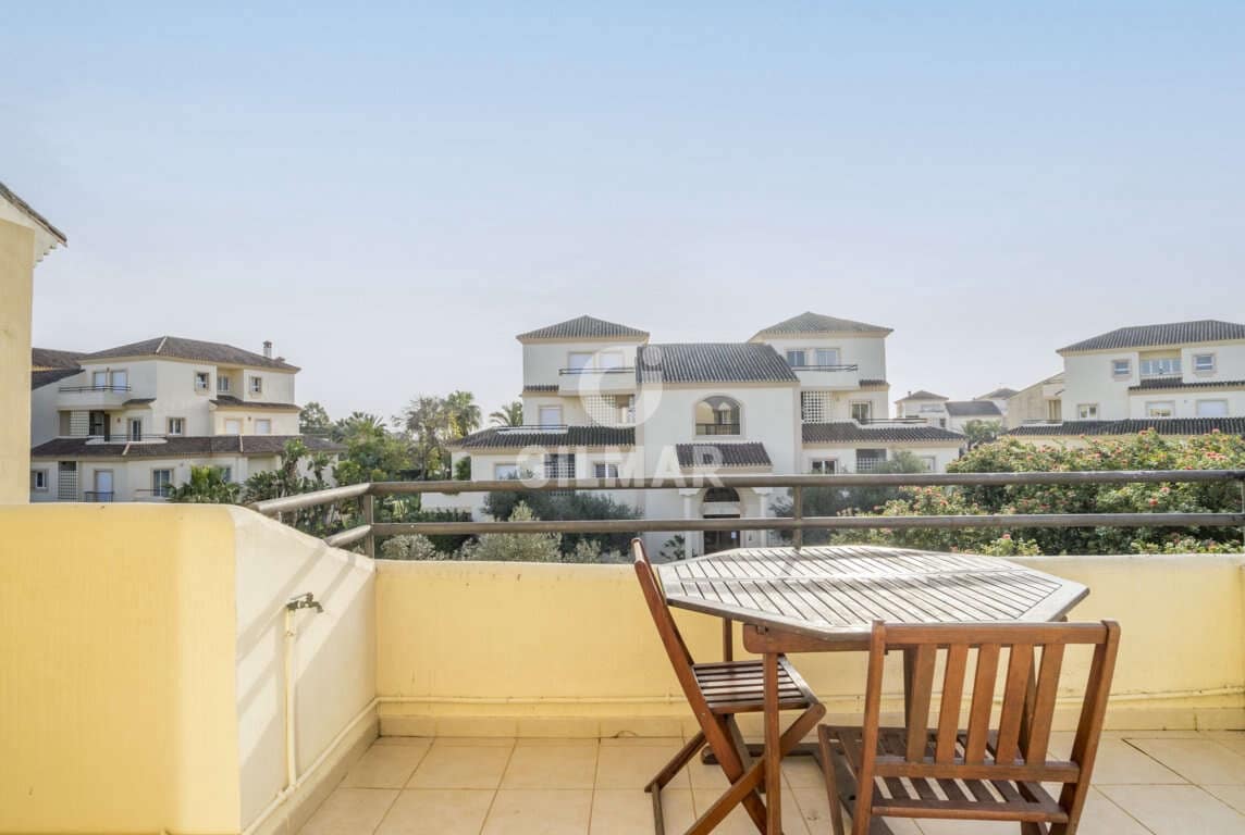 4 sypialnia Penthouse na sprzedaż w San Roque z basenem garażem - 650 000 € (Ref: 9206003)