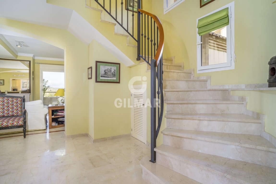 4 sypialnia Penthouse na sprzedaż w San Roque z basenem garażem - 650 000 € (Ref: 9206003)