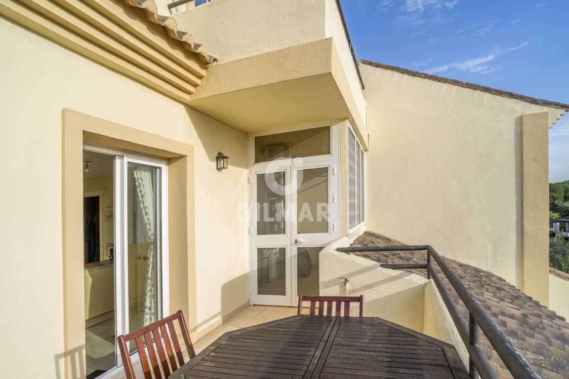 4 sypialnia Penthouse na sprzedaż w San Roque z basenem garażem - 650 000 € (Ref: 9206003)