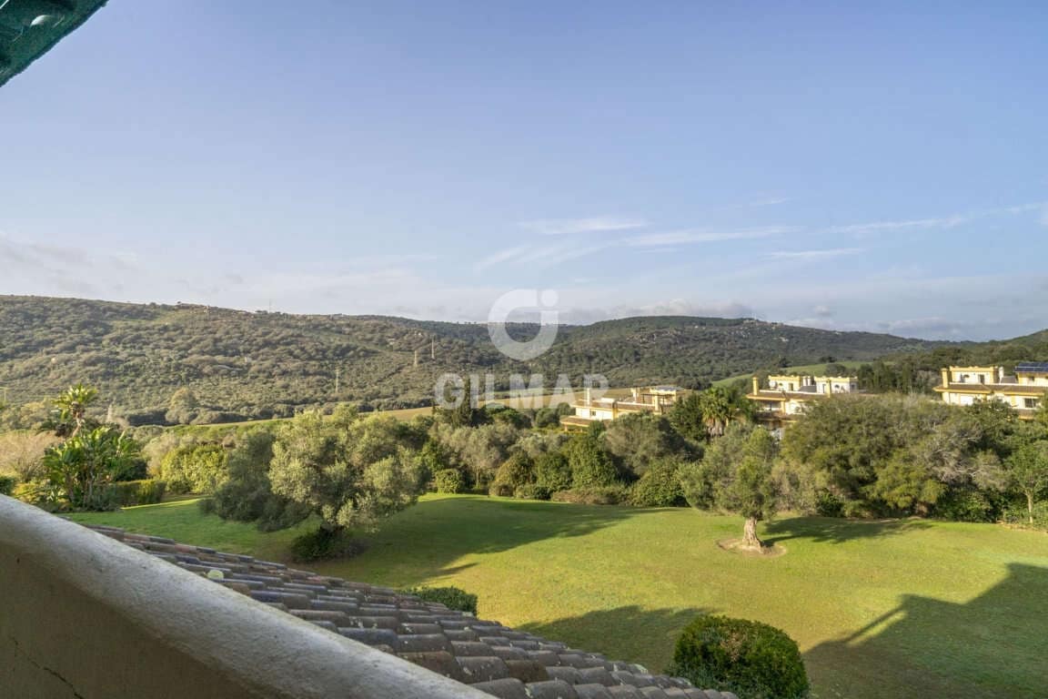 4 sypialnia Penthouse na sprzedaż w San Roque z basenem garażem - 650 000 € (Ref: 9206003)