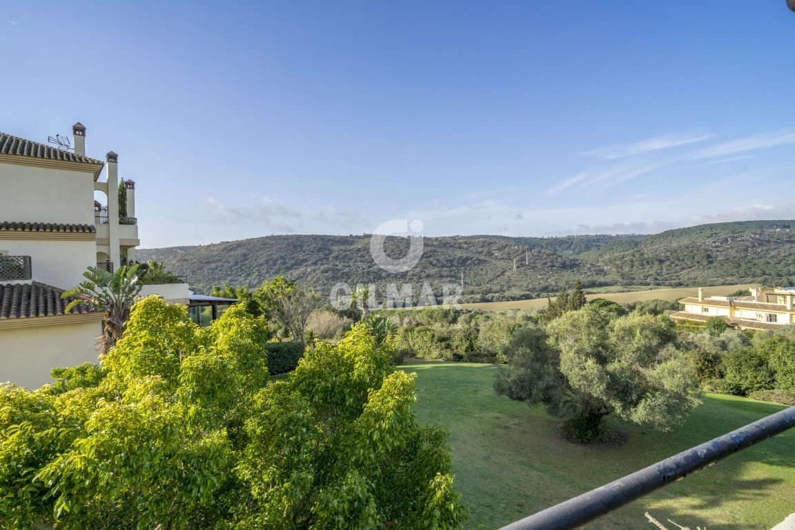 4 sypialnia Penthouse na sprzedaż w San Roque z basenem garażem - 650 000 € (Ref: 9206003)