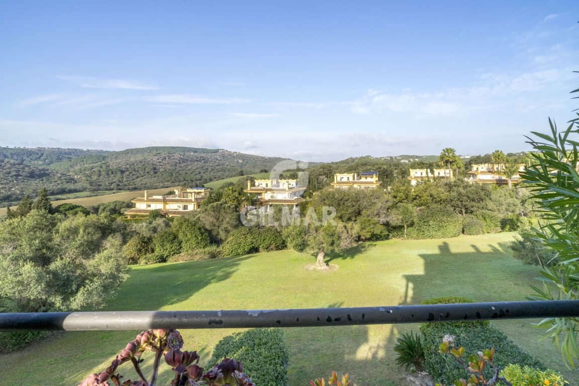 4 sypialnia Penthouse na sprzedaż w San Roque z basenem garażem - 650 000 € (Ref: 9206003)