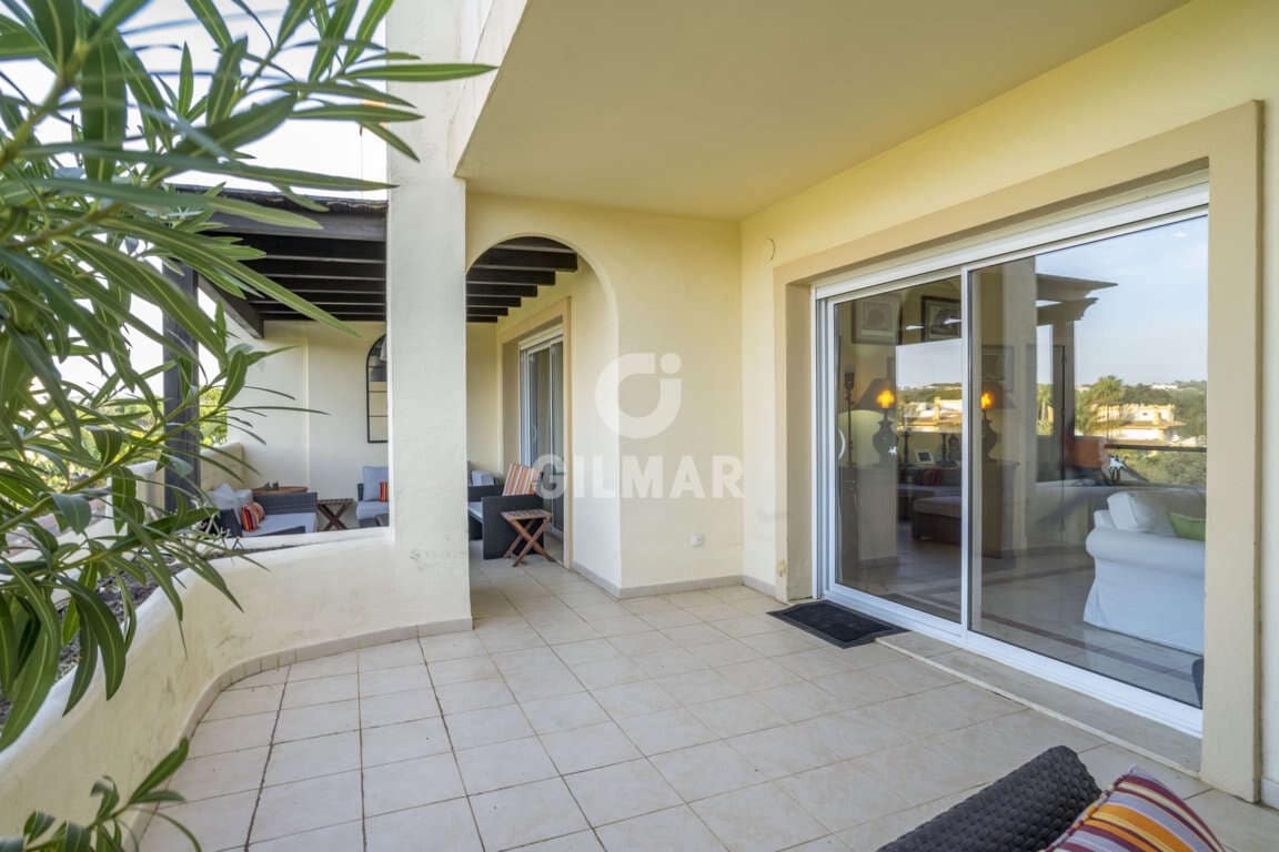 4 sypialnia Penthouse na sprzedaż w San Roque z basenem garażem - 650 000 € (Ref: 9206003)