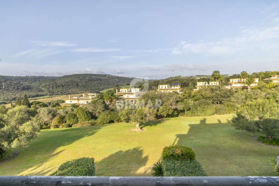 4 sypialnia Penthouse na sprzedaż w San Roque z basenem garażem - 650 000 € (Ref: 9206003)