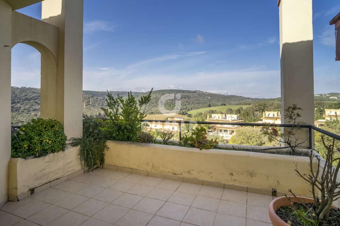 4 sypialnia Penthouse na sprzedaż w San Roque z basenem garażem - 650 000 € (Ref: 9206003)