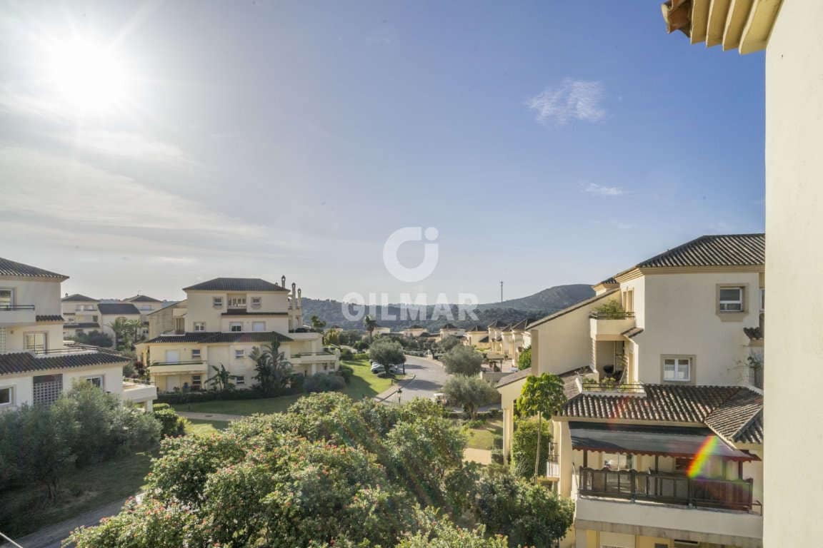 4 sypialnia Penthouse na sprzedaż w San Roque z basenem garażem - 650 000 € (Ref: 9206003)