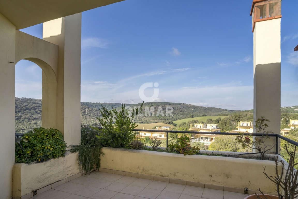 4 sypialnia Penthouse na sprzedaż w San Roque z basenem garażem - 650 000 € (Ref: 9206003)