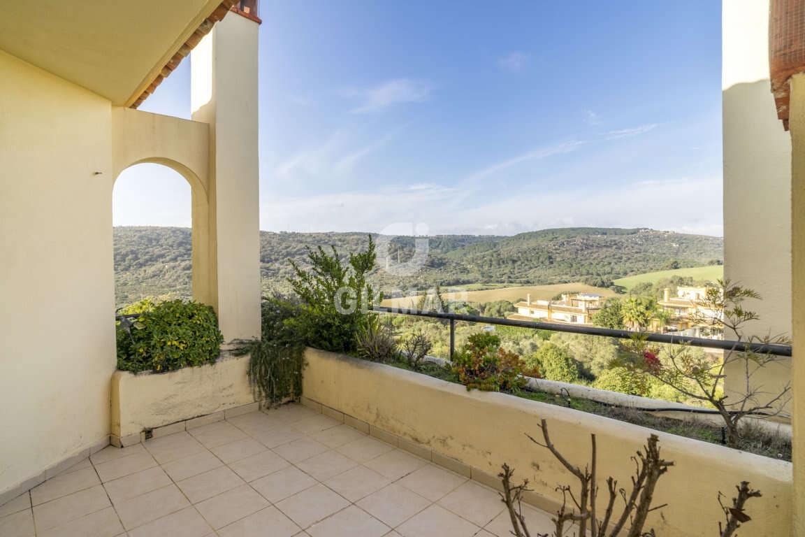 4 sypialnia Penthouse na sprzedaż w San Roque z basenem garażem - 650 000 € (Ref: 9206003)