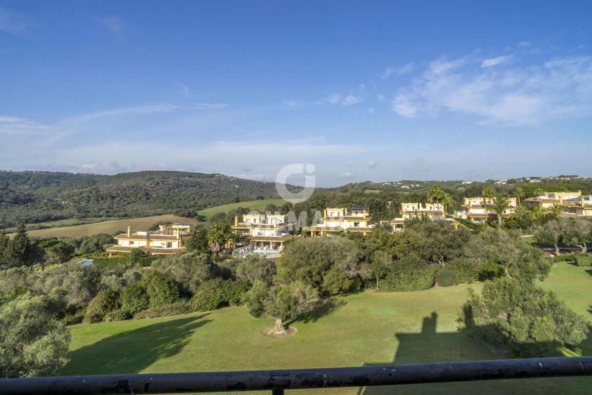 4 sypialnia Penthouse na sprzedaż w San Roque z basenem garażem - 650 000 € (Ref: 9206003)