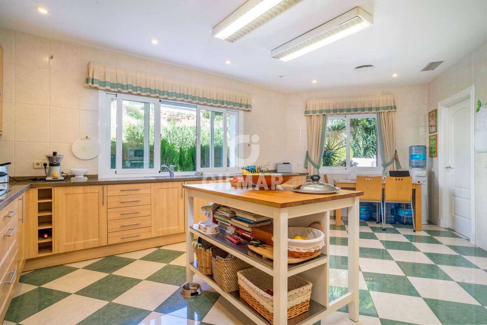 Chalet de 6 habitaciones en Benahavís en venta con piscina garaje - 2.690.000 € (Ref: 9206005)