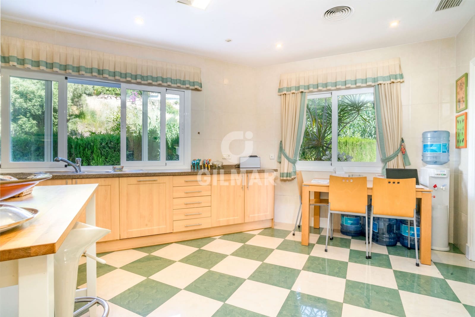 Chalet de 6 habitaciones en Benahavís en venta con piscina garaje - 2.690.000 € (Ref: 9206005)