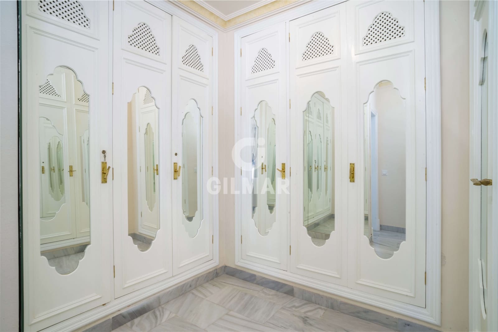 4 sypialnia Dom szeregowy na sprzedaż w Golden Mile z basenem garażem - 4 250 000 € (Ref: 9206008)