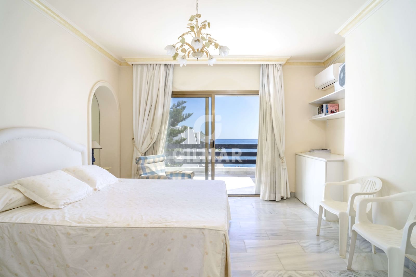 4 sypialnia Dom szeregowy na sprzedaż w Golden Mile z basenem garażem - 4 250 000 € (Ref: 9206008)