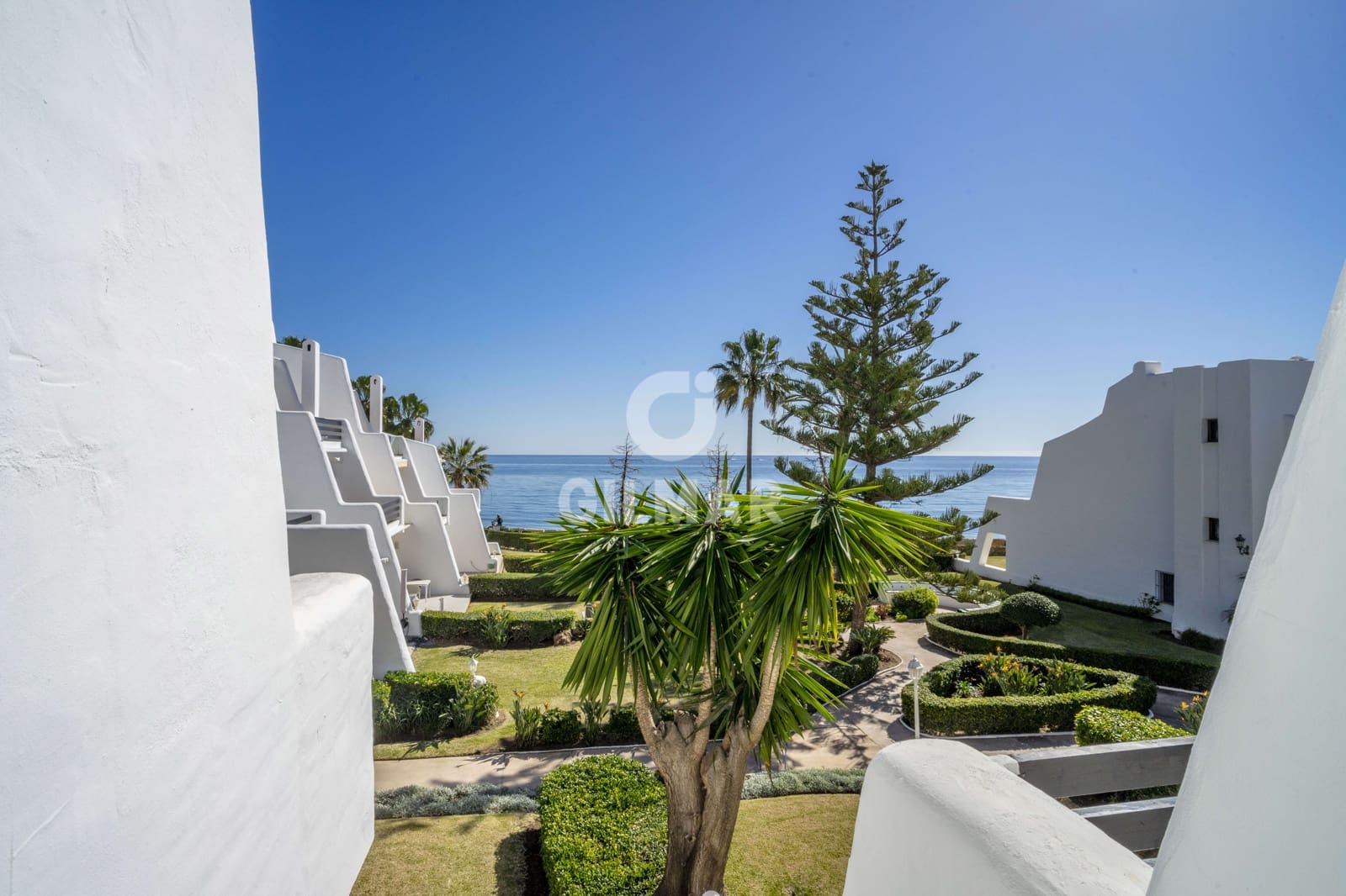 4 sypialnia Dom szeregowy na sprzedaż w Golden Mile z basenem garażem - 4 250 000 € (Ref: 9206008)