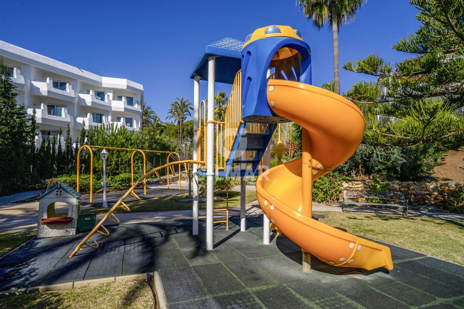 4 sypialnia Dom szeregowy na sprzedaż w Golden Mile z basenem garażem - 4 250 000 € (Ref: 9206008)