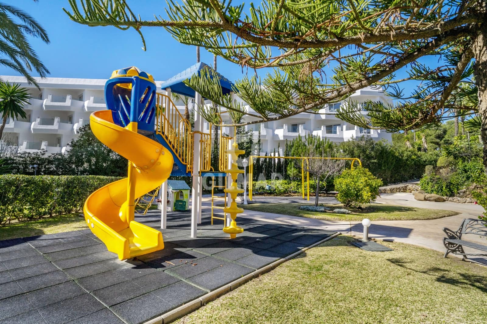 4 sypialnia Dom szeregowy na sprzedaż w Golden Mile z basenem garażem - 4 250 000 € (Ref: 9206008)