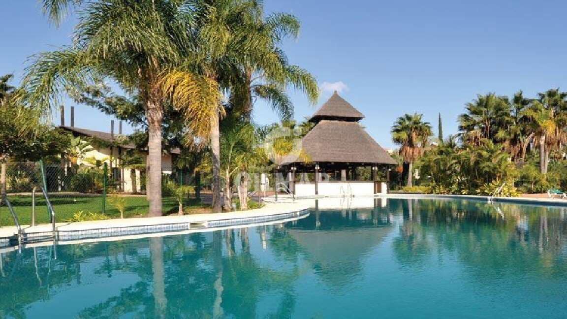 Biznes na sprzedaż w El Paraiso - 7 500 000 € (Ref: 9206011)