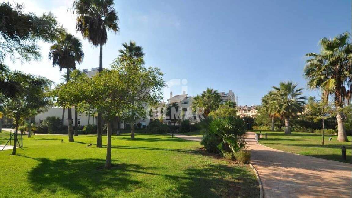 Biznes na sprzedaż w El Paraiso - 7 500 000 € (Ref: 9206011)