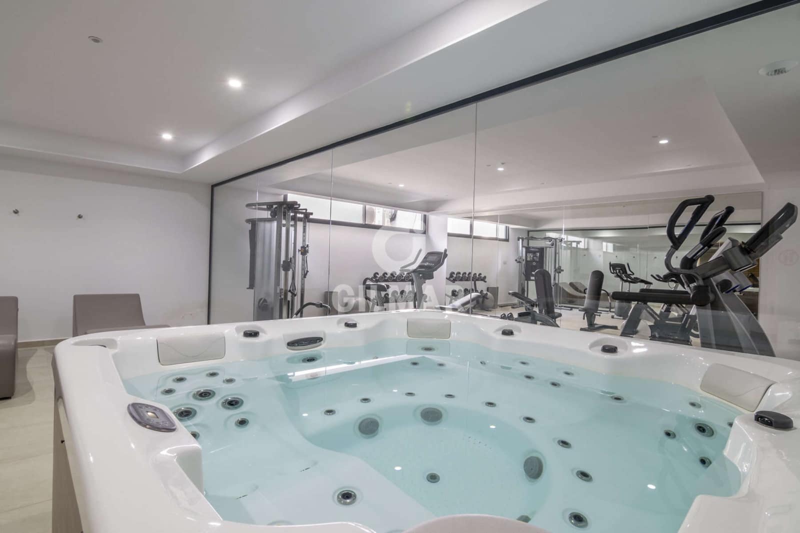 3 soveværelse Lejlighed til salg i New Golden Mile med swimmingpool garage - € 750.000 (Ref: 9206014)