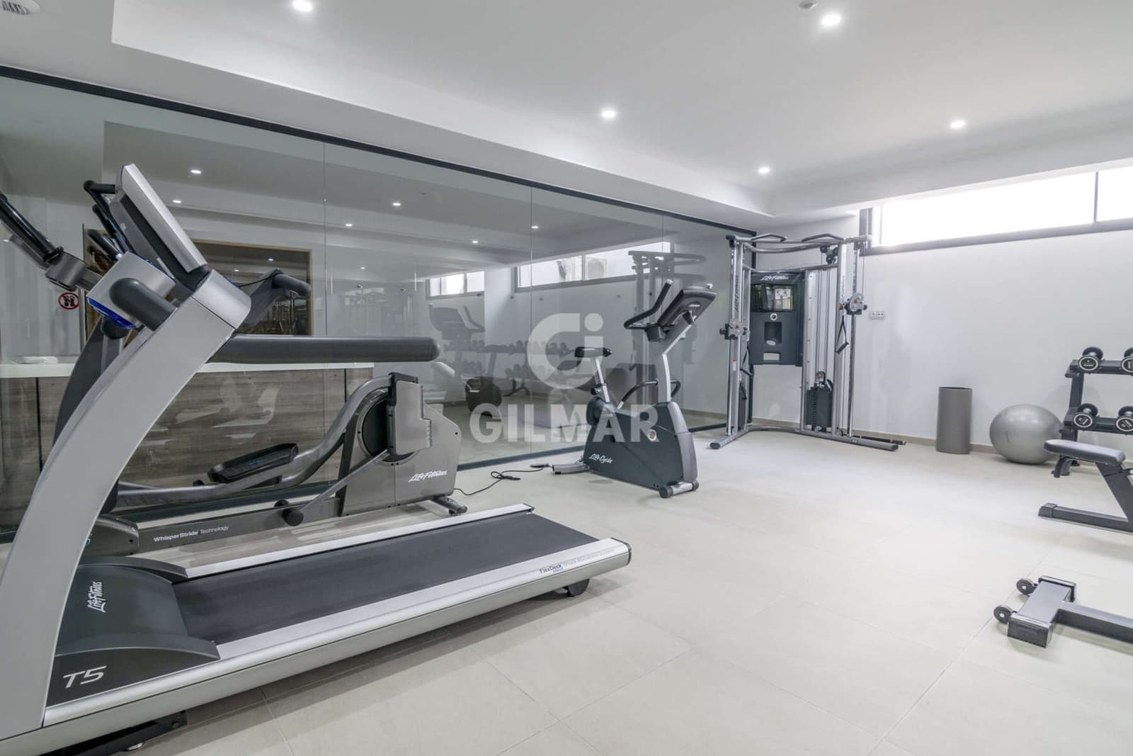 3 soveværelse Lejlighed til salg i New Golden Mile med swimmingpool garage - € 750.000 (Ref: 9206014)