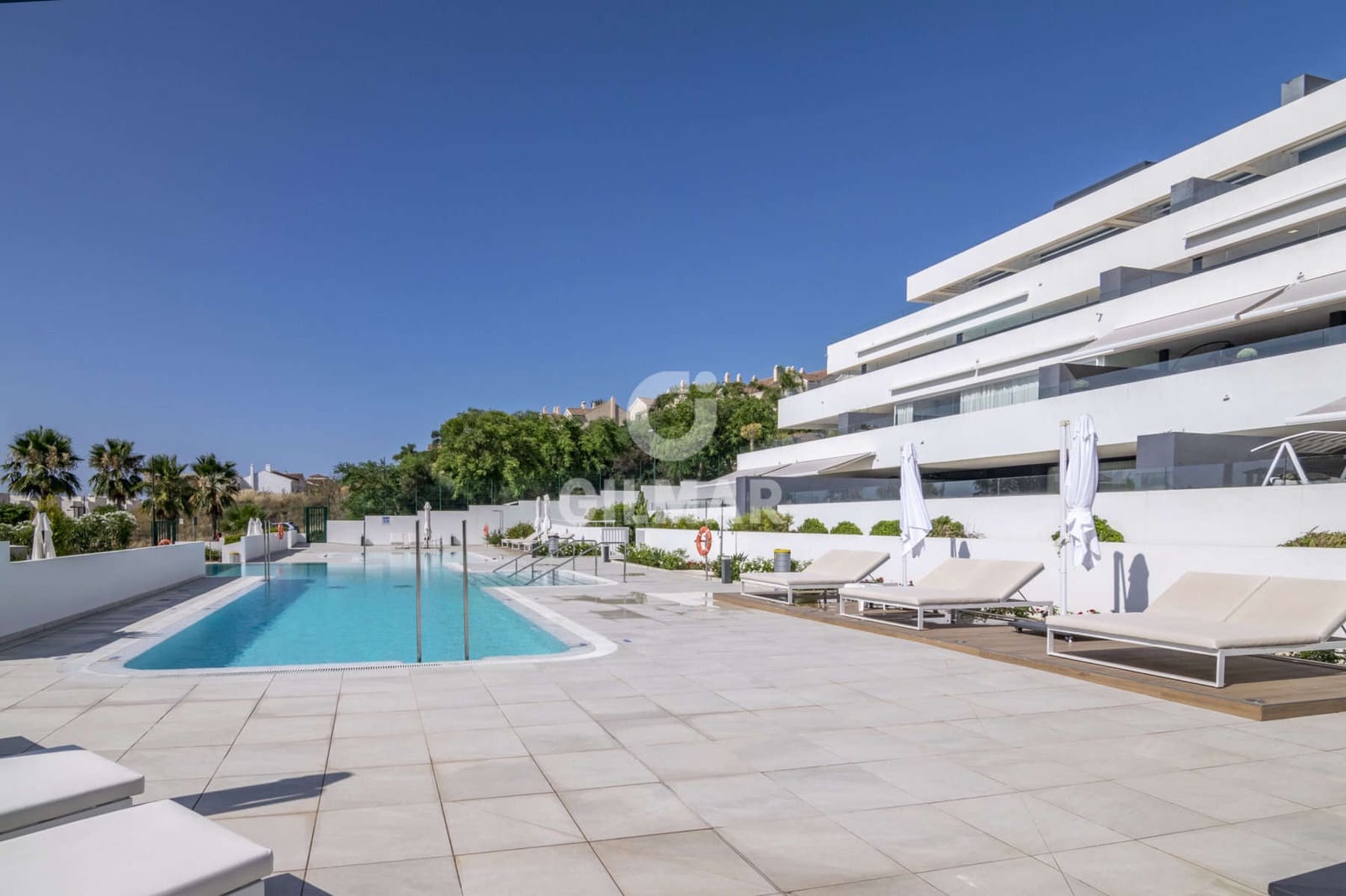 3 soveværelse Lejlighed til salg i New Golden Mile med swimmingpool garage - € 750.000 (Ref: 9206014)