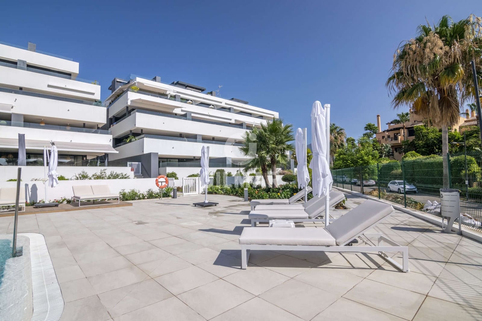 3 soveværelse Lejlighed til salg i New Golden Mile med swimmingpool garage - € 750.000 (Ref: 9206014)