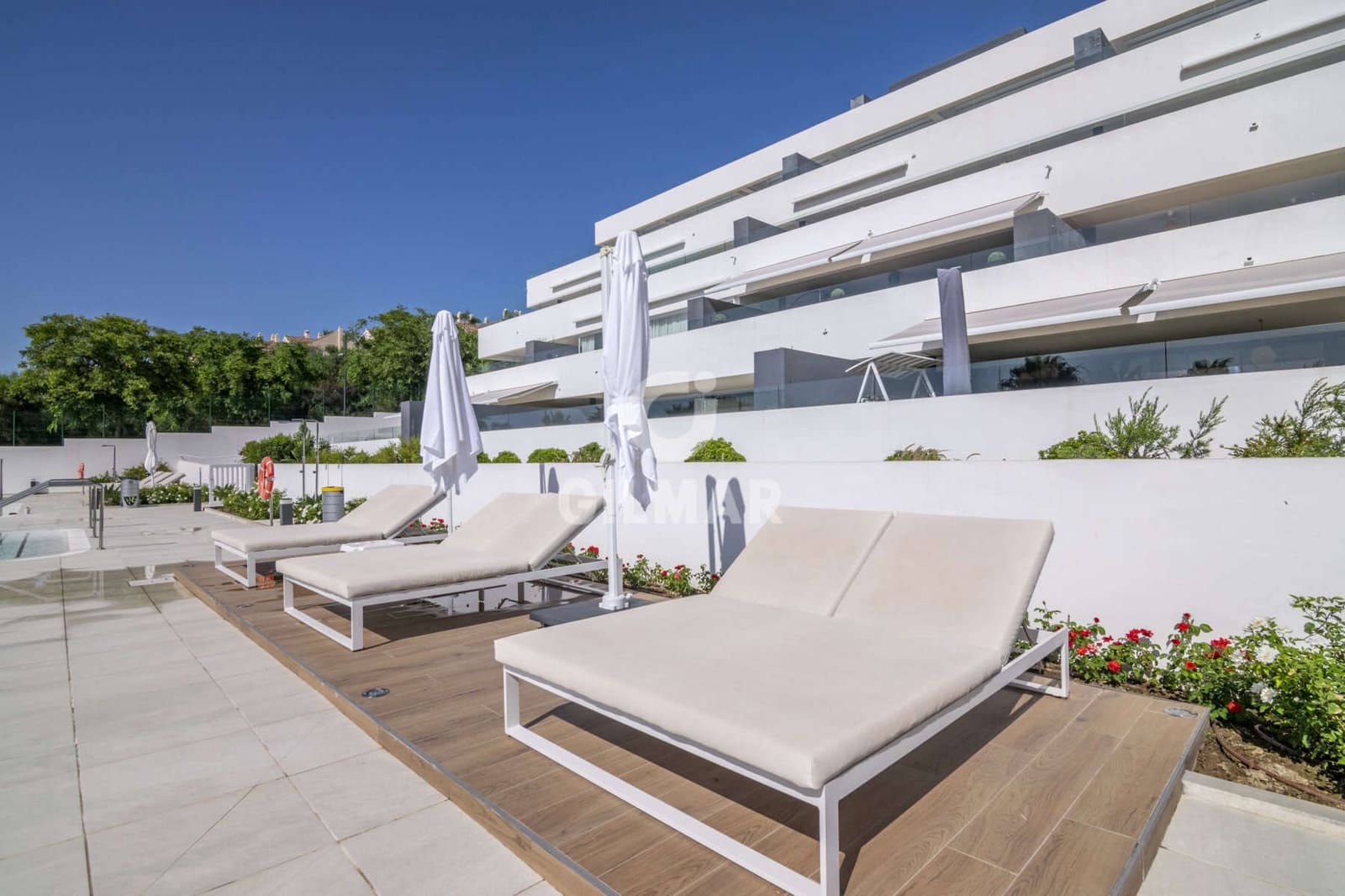 3 soveværelse Lejlighed til salg i New Golden Mile med swimmingpool garage - € 750.000 (Ref: 9206014)