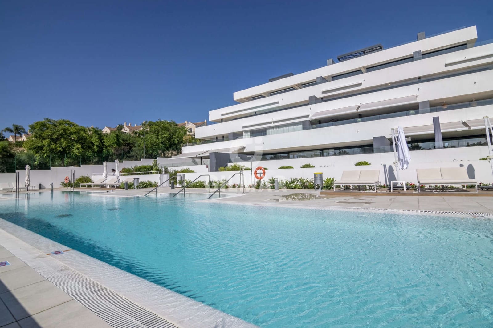 3 soveværelse Lejlighed til salg i New Golden Mile med swimmingpool garage - € 750.000 (Ref: 9206014)