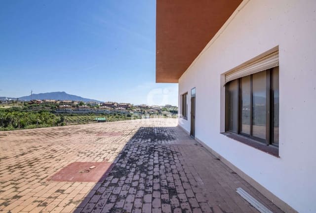 Kommersiell til salgs i Cancelada, Estepona - € 600 000 (Ref: 9206016)