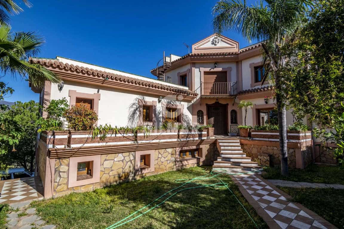 4 quarto Moradia para venda em Estepona - 1 275 000 € (Ref: 9206023)
