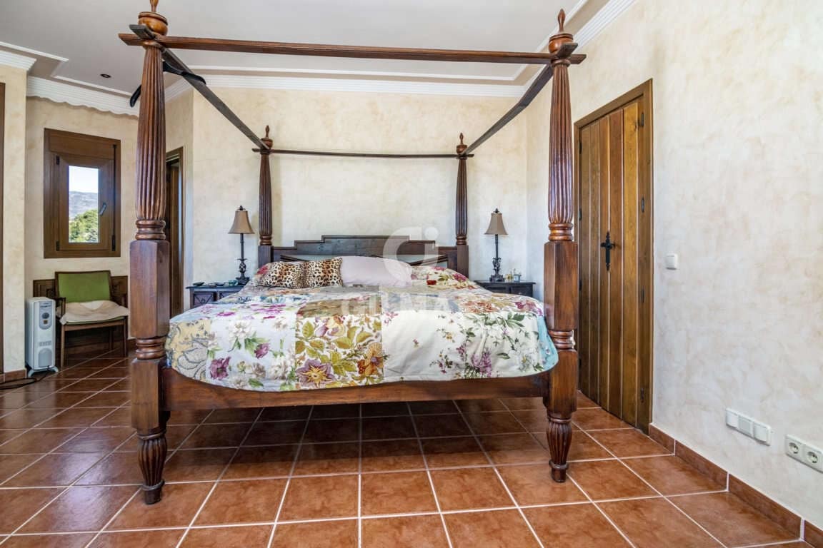 4 quarto Moradia para venda em Estepona - 1 275 000 € (Ref: 9206023)