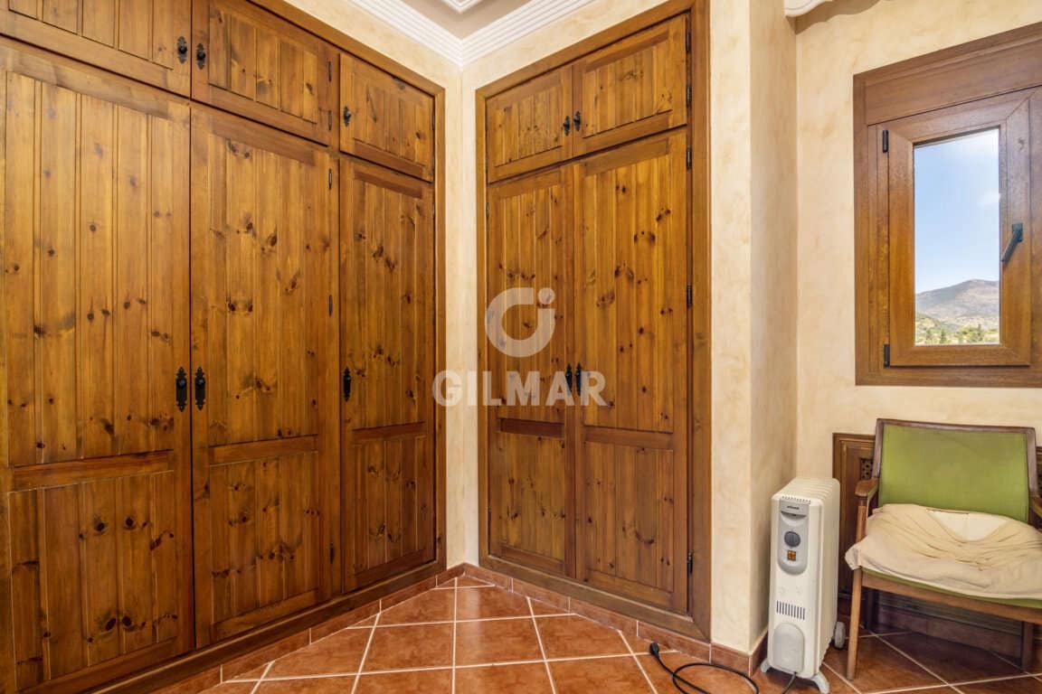 4 quarto Moradia para venda em Estepona - 1 275 000 € (Ref: 9206023)