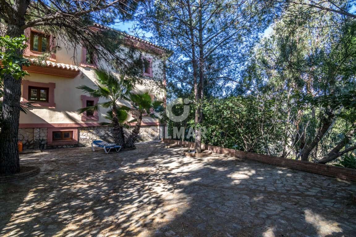4 quarto Moradia para venda em Estepona - 1 275 000 € (Ref: 9206023)