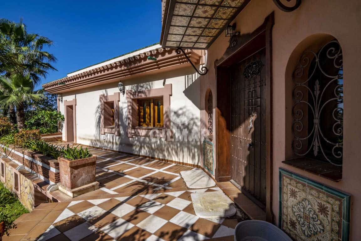 4 quarto Moradia para venda em Estepona - 1 275 000 € (Ref: 9206023)