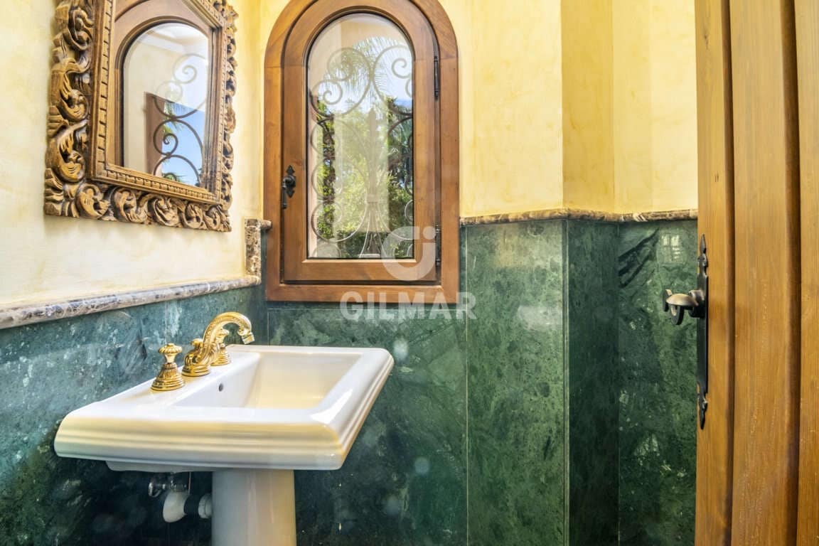 4 quarto Moradia para venda em Estepona - 1 275 000 € (Ref: 9206023)