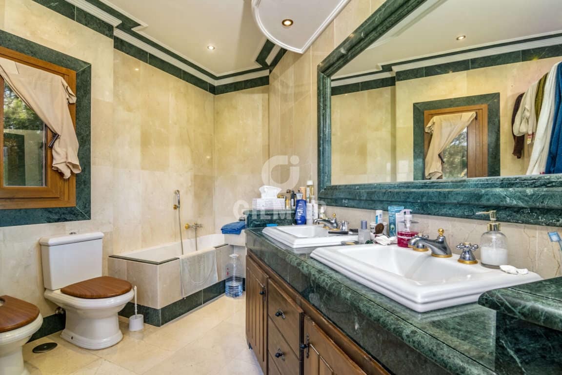 4 quarto Moradia para venda em Estepona - 1 275 000 € (Ref: 9206023)