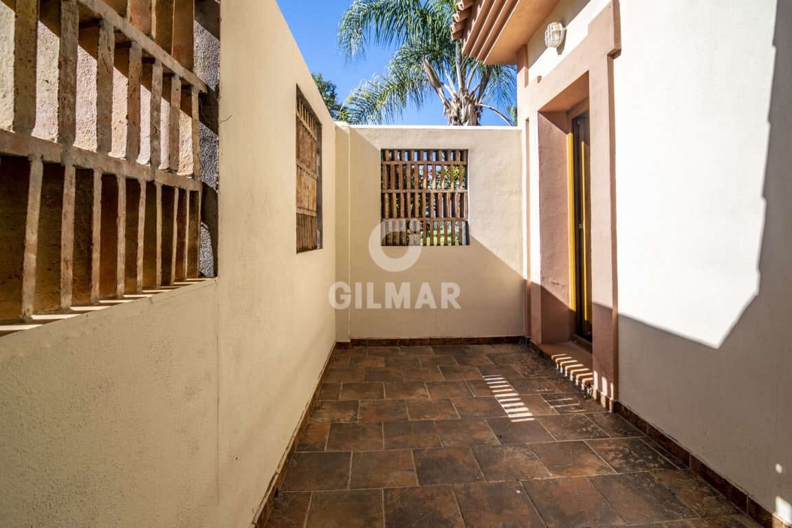 4 quarto Moradia para venda em Estepona - 1 275 000 € (Ref: 9206023)