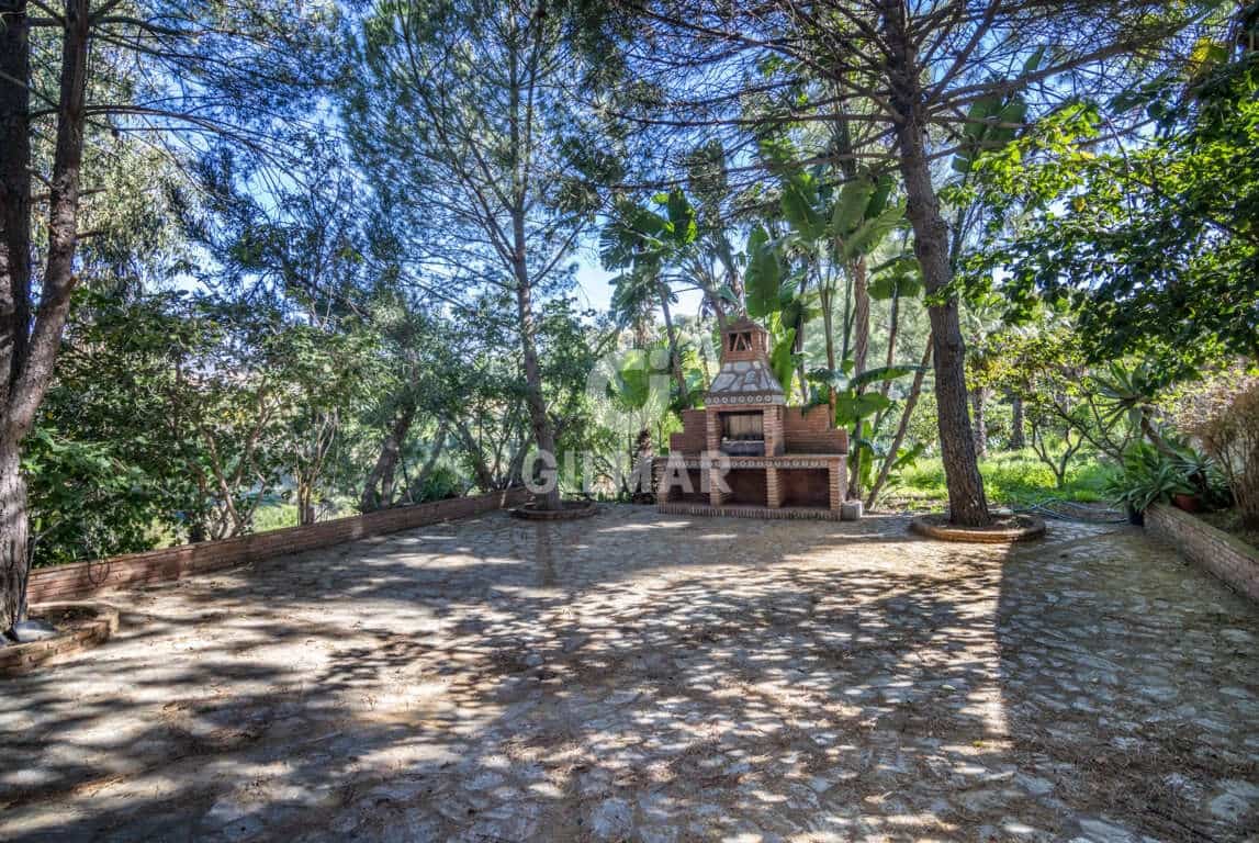 4 quarto Moradia para venda em Estepona - 1 275 000 € (Ref: 9206023)