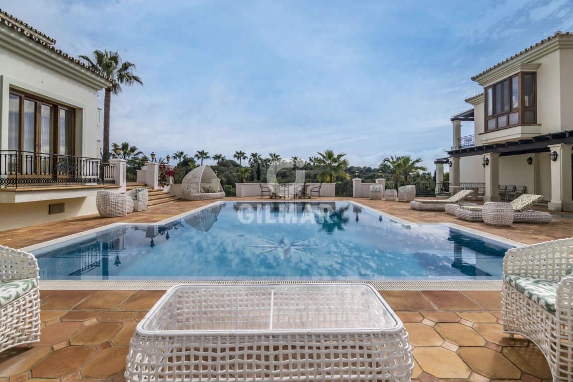 16 slaapkamer Villa te koop in El Paraiso met zwembad garage - € 13.950.000 (Ref: 9206025)