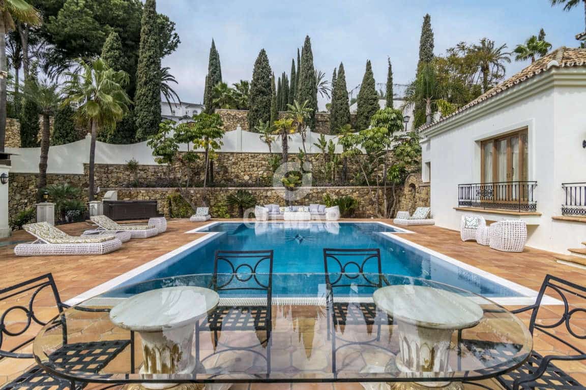 16 slaapkamer Villa te koop in El Paraiso met zwembad garage - € 13.950.000 (Ref: 9206025)